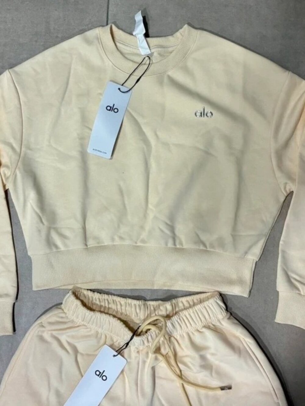Alo Yoga Cropped Sweatshirt & Shorts Set Size S - Picture 3 of 7
